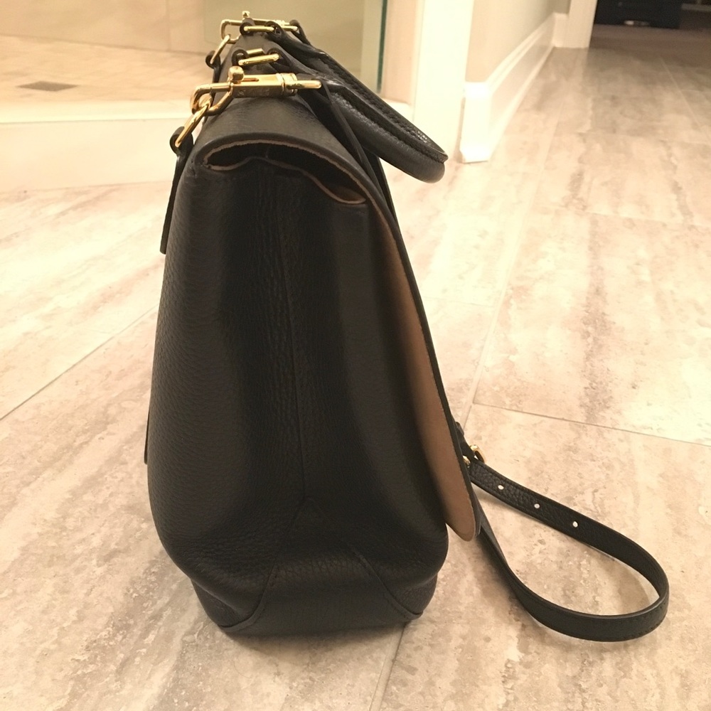 Auth Louis Vuitton Volta Black Leather Crossbody - Picture 3 of 8